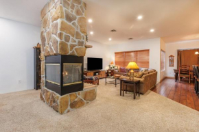 Seven Springs Woodridge 4 Bedroom Premium Condo, Deck with Mountain Views condo